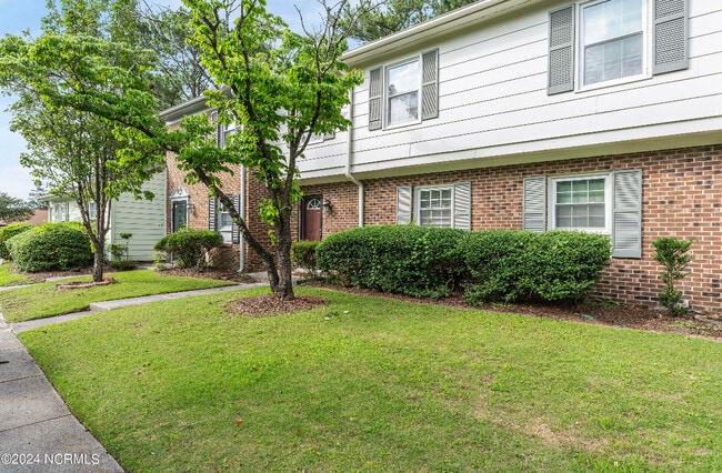 Building Photo - 4905 Pompano Ct