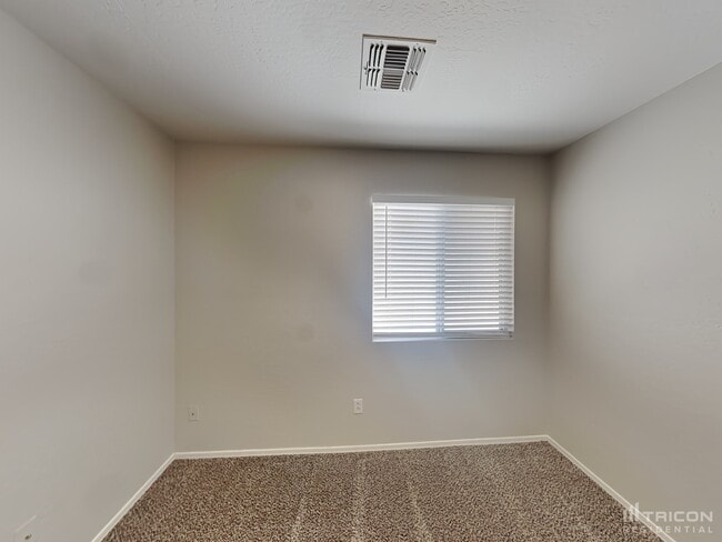 Building Photo - 31361 N Blackfoot Dr