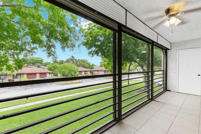 Building Photo - 5040 Rose Hill Dr