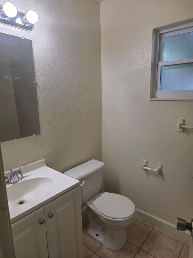 Building Photo - 3/2 DUPLEX