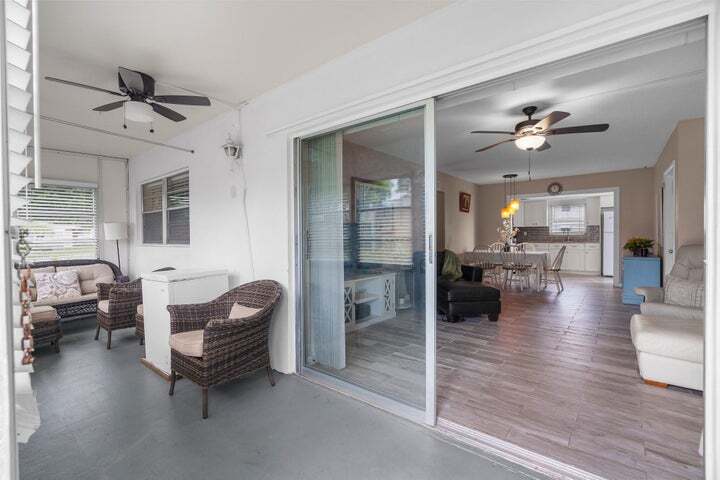 Building Photo - 410 NE 17th Ave