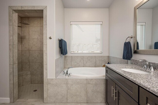 Building Photo - 3865 Jericho St