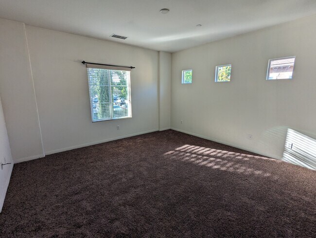 Upstairs Master bedroom 1 - 2911 Esperanza Way
