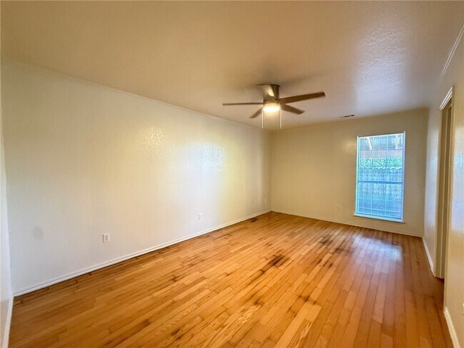 Building Photo - 854 Tamarack St