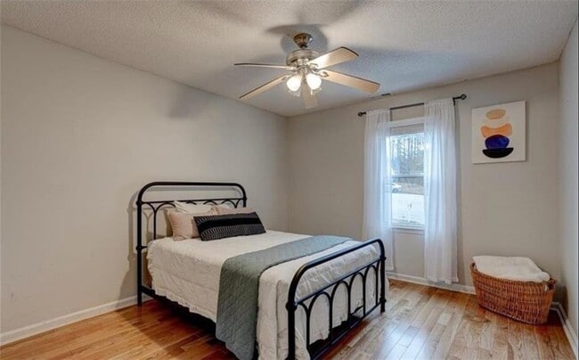 Building Photo - 1201 Holly Hills Dr SW