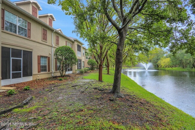 Building Photo - 9744 Summer Grove Way W