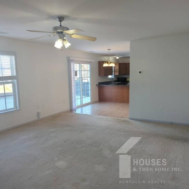 Building Photo - 18 Whitethorn Ln