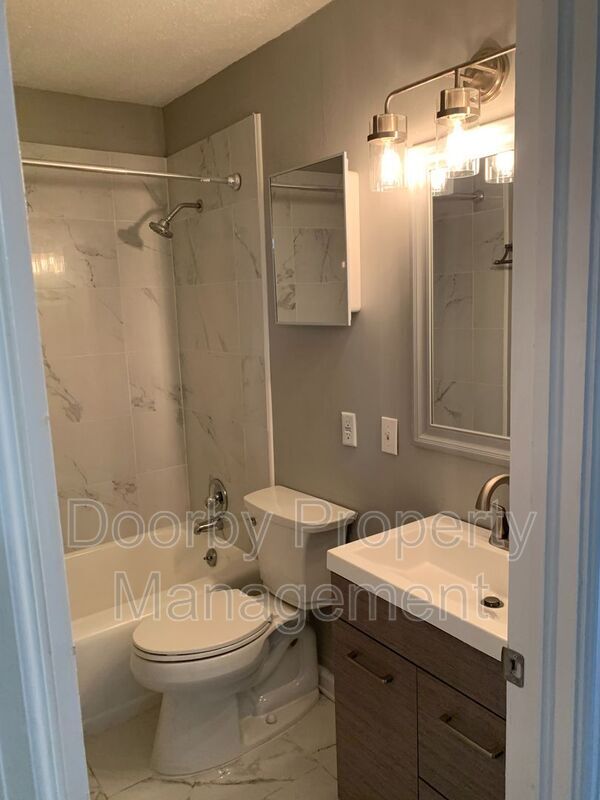 Building Photo - 1635 Dogwood Dr