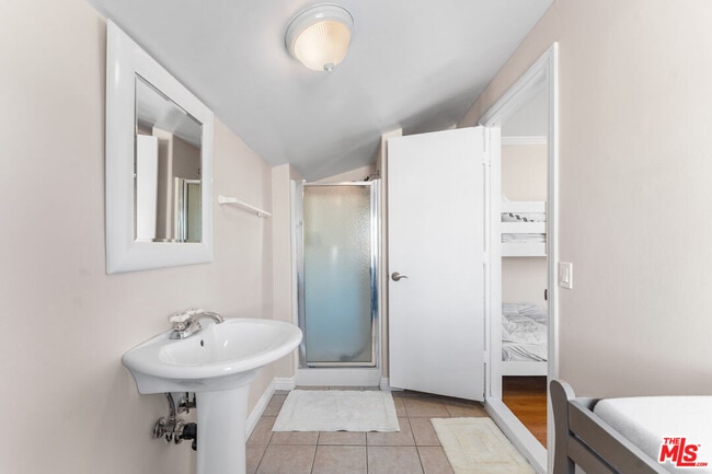 Building Photo - 18032 Mariner Dr