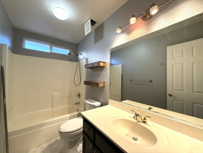 Building Photo - 52 Artesia Dr