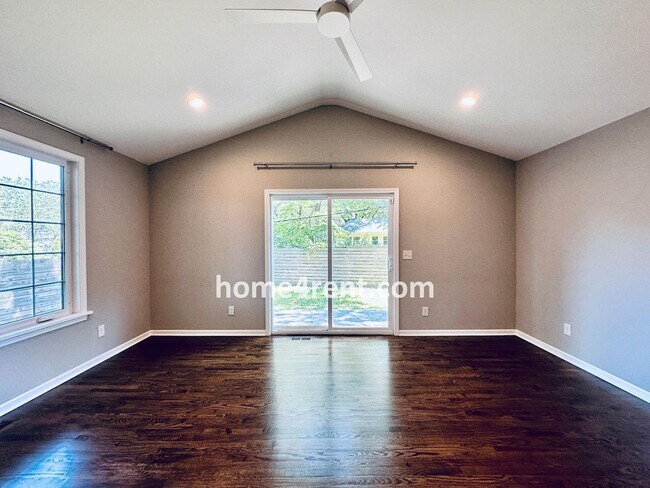 Building Photo - Updated Ranch Style Home in Prairie Villag...
