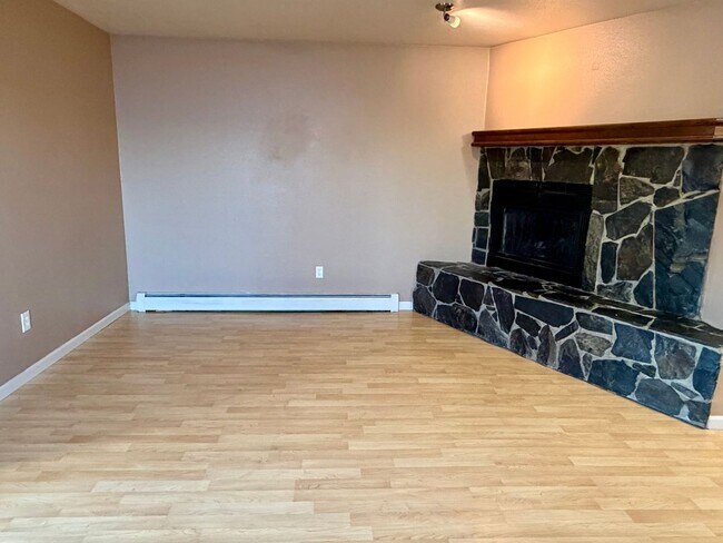 Building Photo - 1250 Balfour Dr