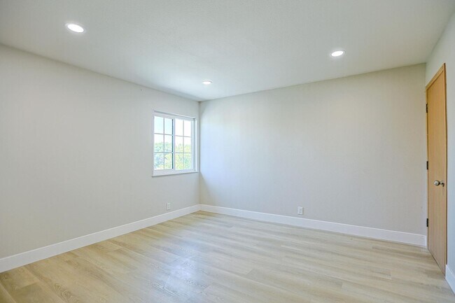 Building Photo - 9909 Merced River Ave
