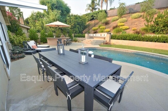 Building Photo - 6519 Bayberry St