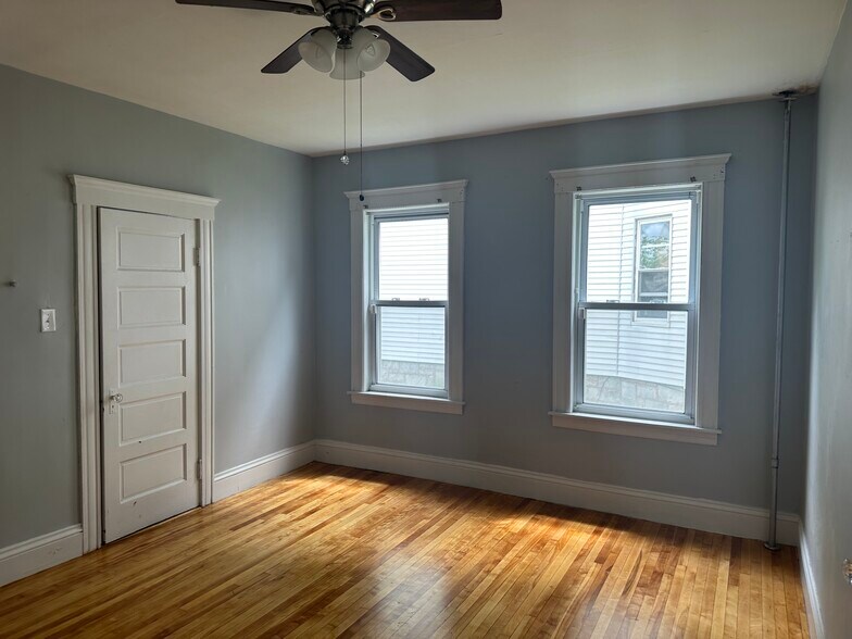 Building Photo - 90 Vernon St