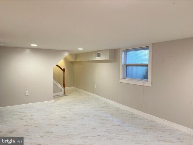 Building Photo - 2528 Poplar St