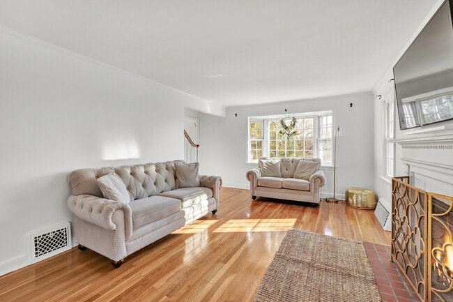 Building Photo - 124 Stiles St