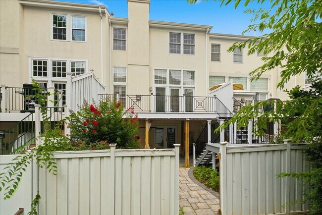 Building Photo - Elegant Corner-Lot Home with Spacious Living in Great Oak