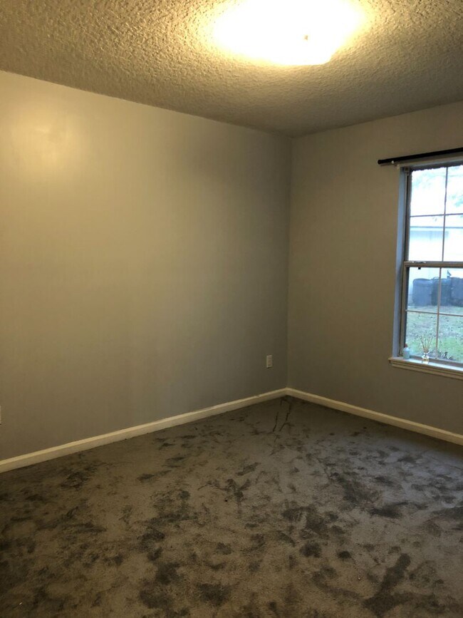 Building Photo - Cute Spacious Westside Home