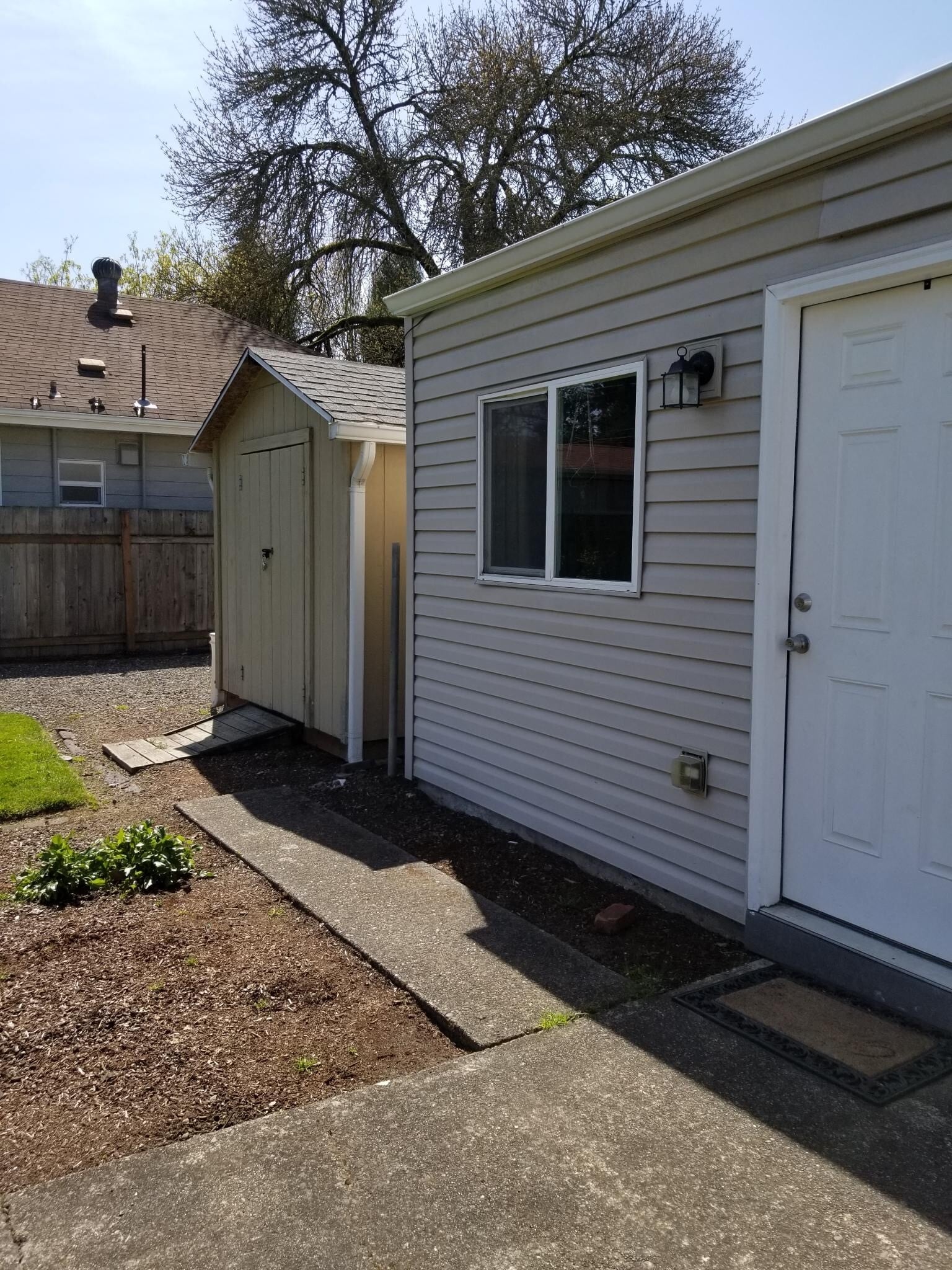 Building Photo - 360 Columbia St NE