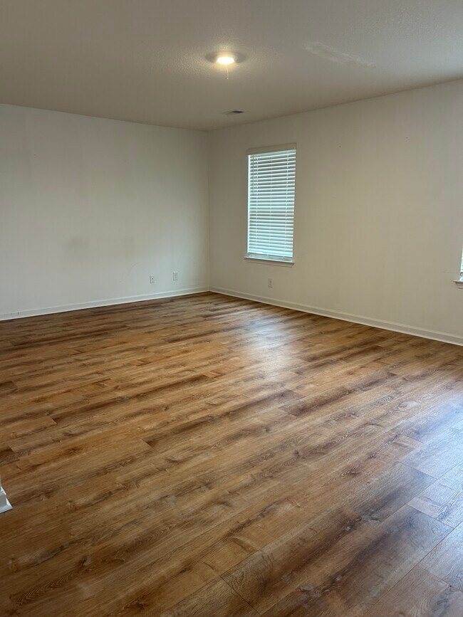 Building Photo - 1610 River Poppy Road