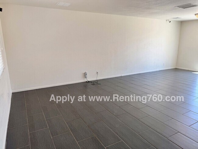 Building Photo - Updated Home Near Military base