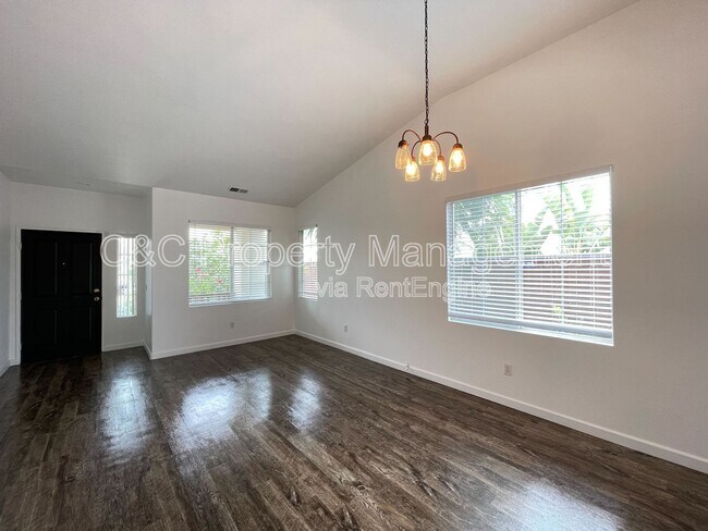 Building Photo - 779 El Caballo Dr