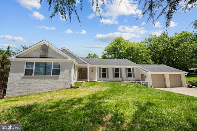 Building Photo - 8200 Clay Dr
