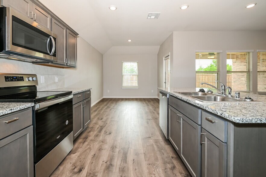 Building Photo - 2618 Saldana Dr