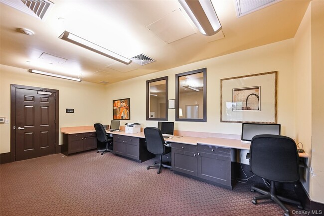 Building Photo - 300 Mamaroneck Ave