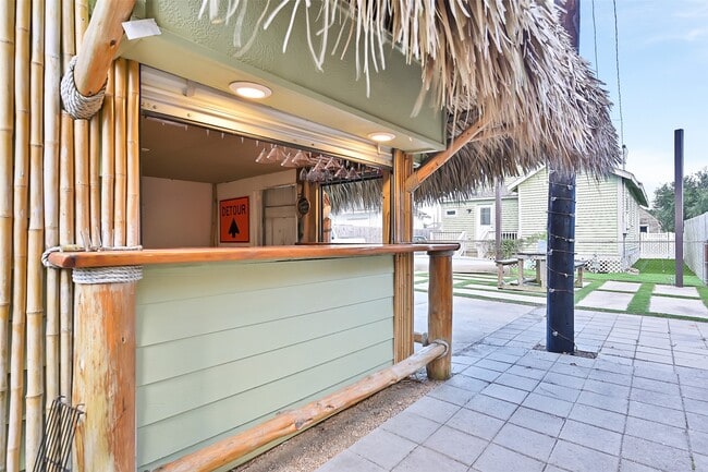 Building Photo - 5008 Avenue O 1/2