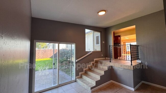 Building Photo - 37 E J St