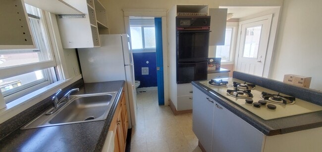 Building Photo - Pre-leasing August - 4bd/2ba