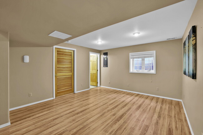 Building Photo - 6674 Chantilly Pl