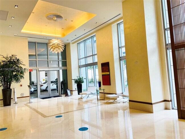 Building Photo - 1060 Brickell Ave