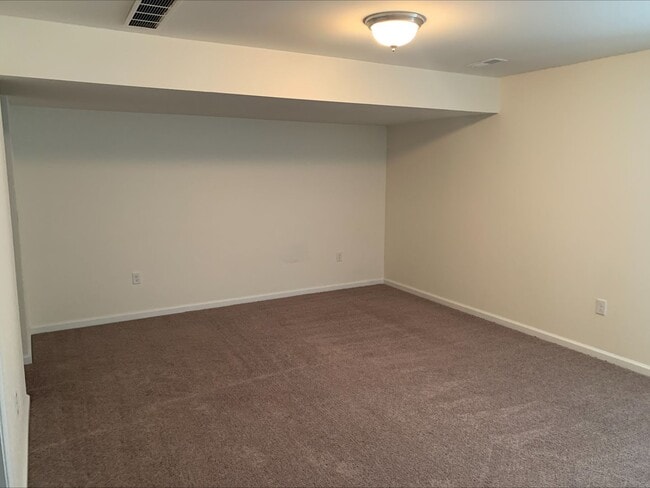 Building Photo - 327 Tribbitt St