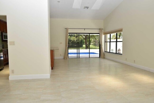 Building Photo - 6735 Lago Vista Terrace