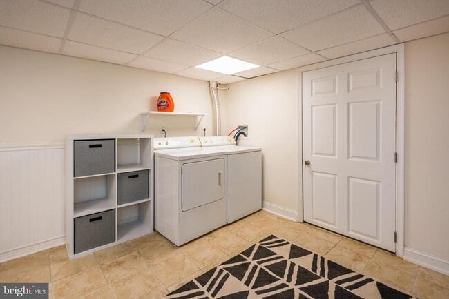 Building Photo - 600 S Linwood Ave