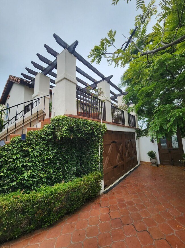 Building Photo - Your Own World in La Jolla! - One-Of-A-Kin...