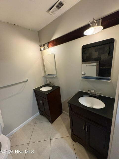 Building Photo - 502 W Hilltop Ct