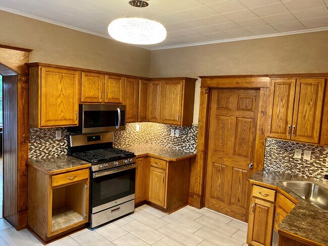Kitchen - 992 Arcade St