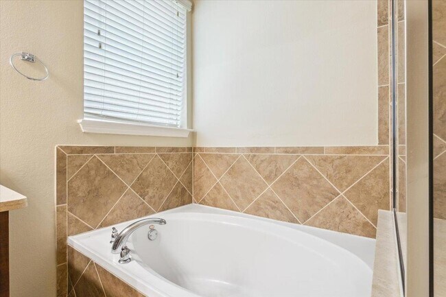 Building Photo - 1013 Fred Couples Ct
