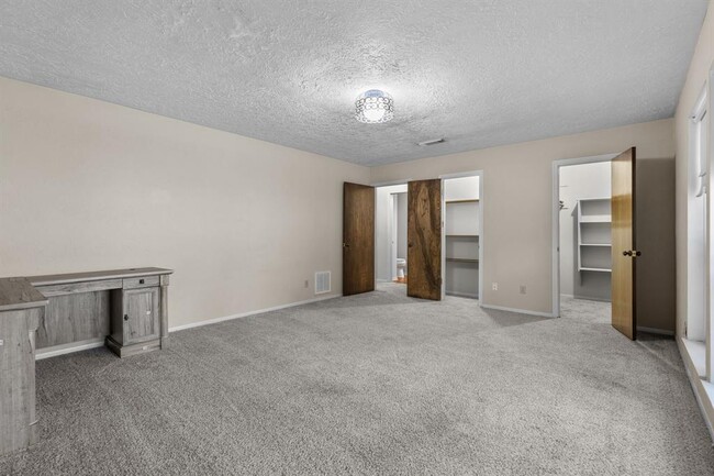 Building Photo - 4010 Paraguay Cir