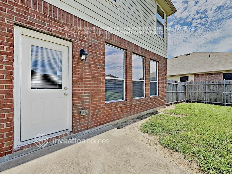 Building Photo - 1000 Pebblecreek Dr