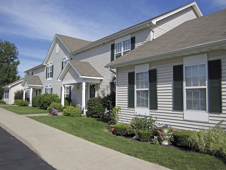 Building Photo - Stone Hedge Village Townhouses