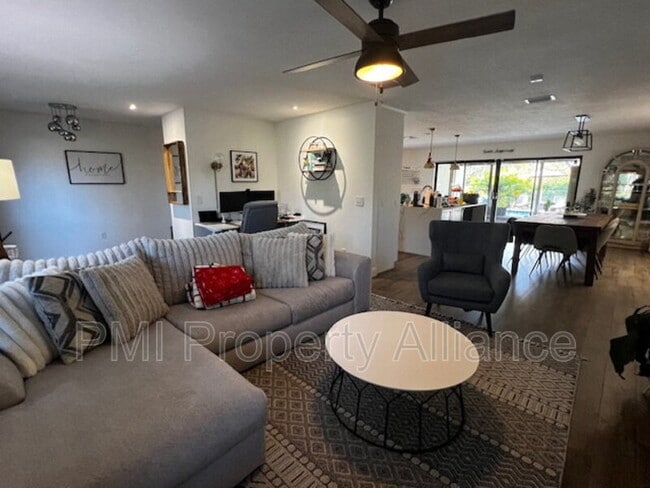 Building Photo - 4044 Tenita Dr