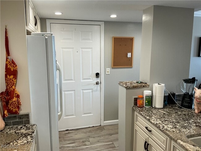 Building Photo - 2885 Palm Beach Blvd