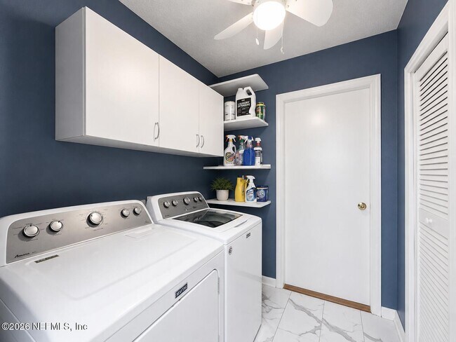 Building Photo - 13687 Devan Lee Dr E