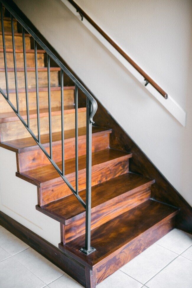 Building Photo - 217 Clearview Pkwy