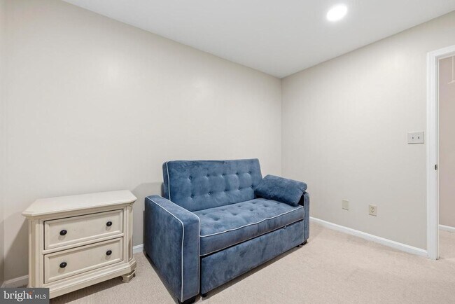 Building Photo - 4880 Chevy Chase Dr